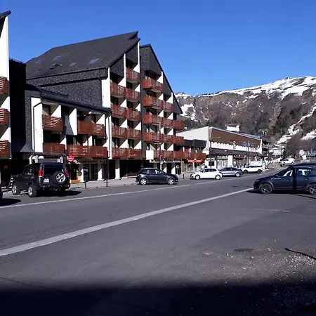 Appartement Situe En Plein Centre A Deux Pas Des Pistes. Besse-et-Saint-Anastaise Exterior photo
