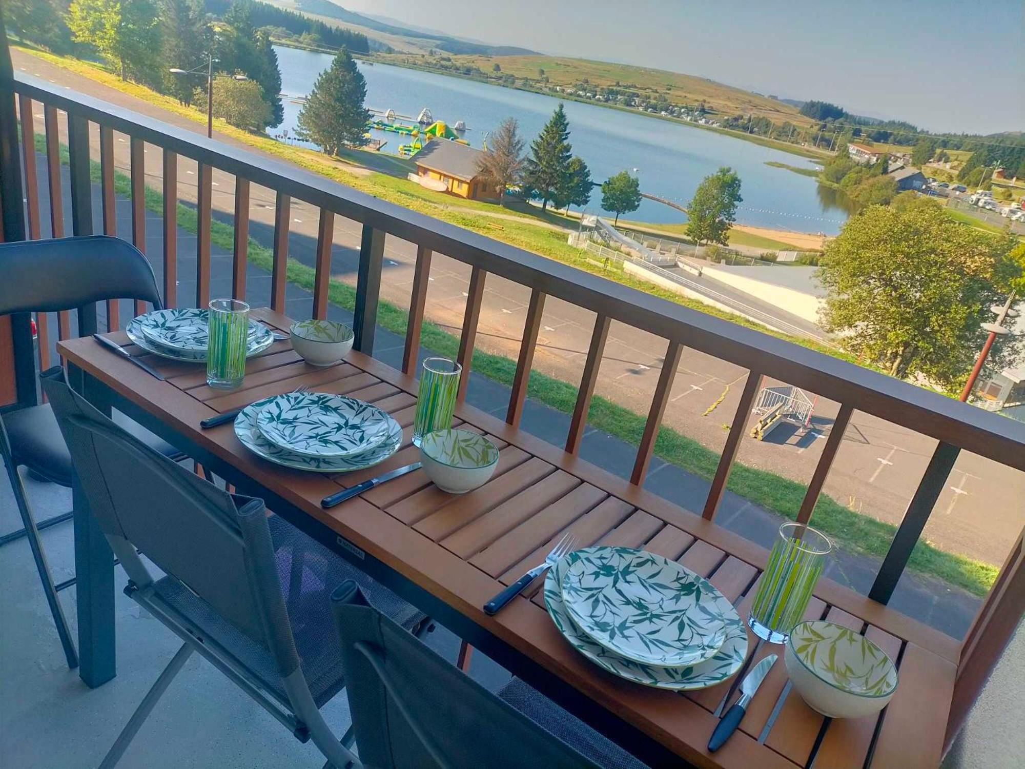 Apartment Situe En Plein Centre A Deux Pas Des Pistes. Besse-et-Saint-Anastaise